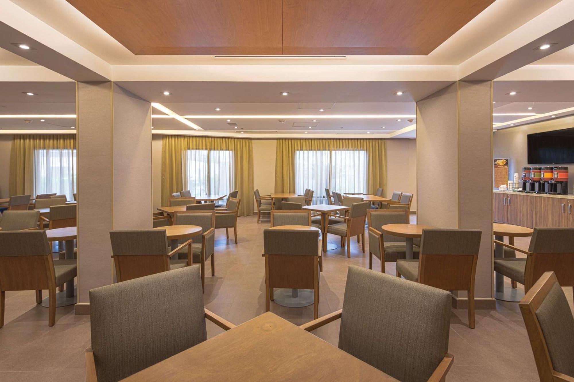 Hampton By Hilton Monterrey Galerias Obispado Exteriér fotografie